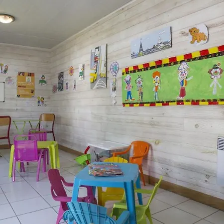 Sur Pilotis Avec Terrasse A Royan - Api-1-52-1474 Ρουαγιάν