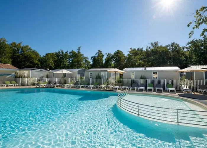 Sur Pilotis Avec Terrasse A Royan - Api-1-52-1474 Κάμπινγκ Ρουαγιάν