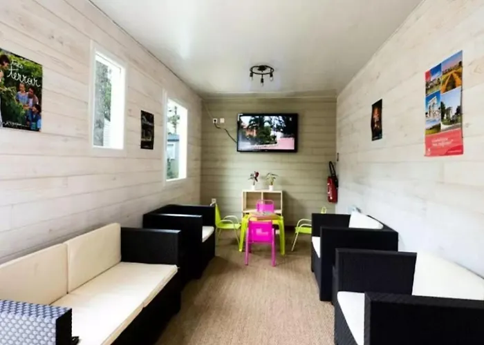 Sur Pilotis Avec Terrasse A Royan - Api-1-52-1474 *